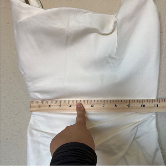 House of CB White Satin Scoop Neck Maxi Gown - Picture 4 of 4